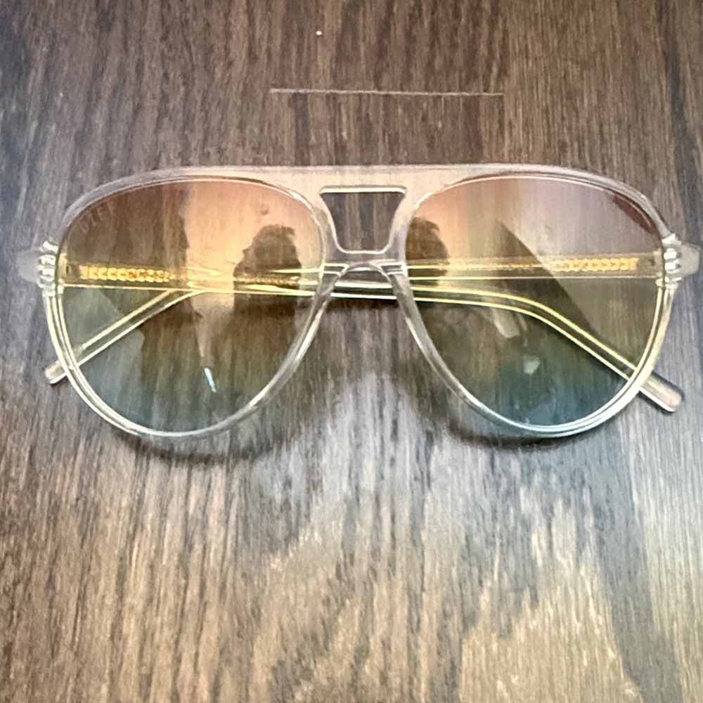 DIFF Aviator Sunglasses with Gradient Lenses